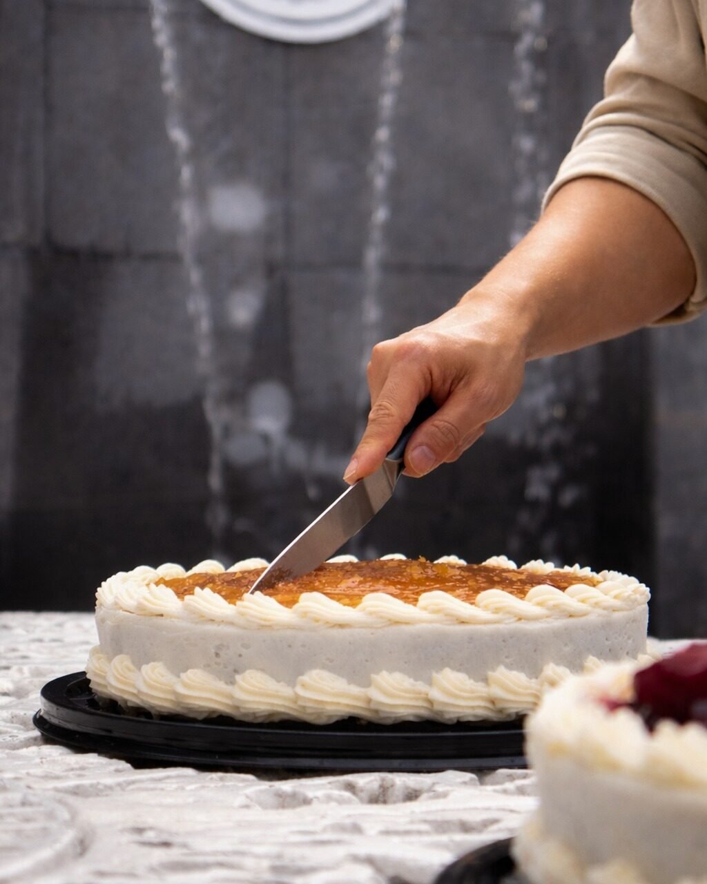 Instagram post from helenpastelerias. This post is in position 6.