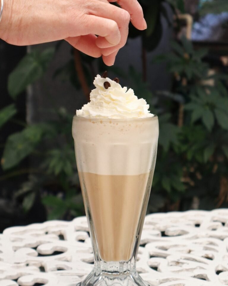 Instagram post from helenpastelerias. This post is in position 3.