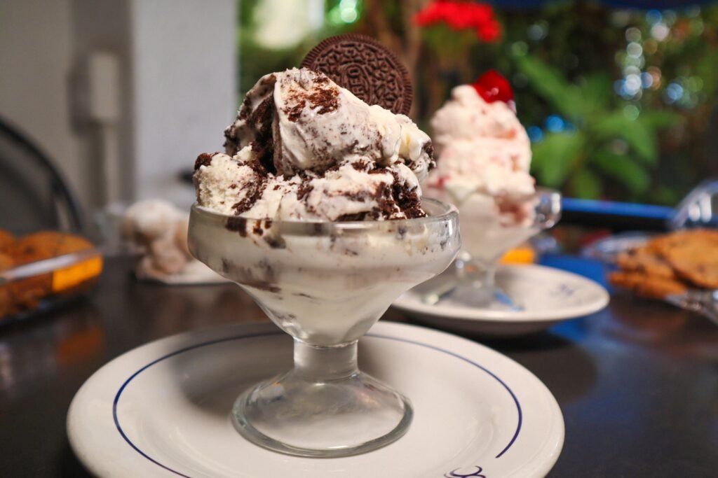 Instagram post from helenpastelerias. This post is in position 0.