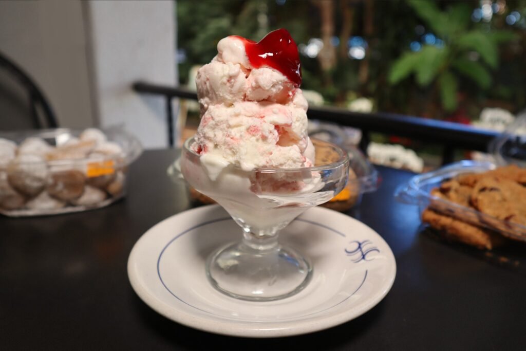 Instagram post from helenpastelerias. This post is in position 8.