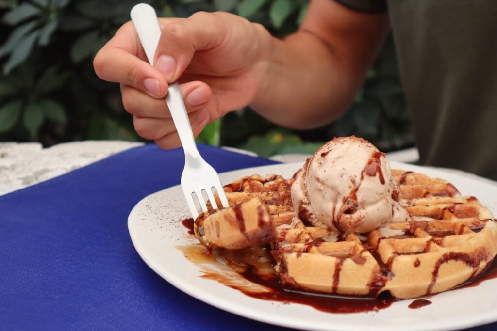 Instagram post from helenpastelerias. This post is in position 0.