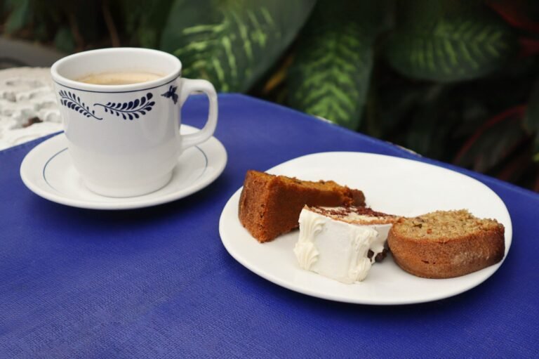 Instagram post from helenpastelerias. This post is in position 5.