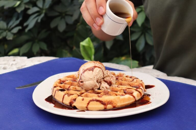 Instagram post from helenpastelerias. This post is in position 6.