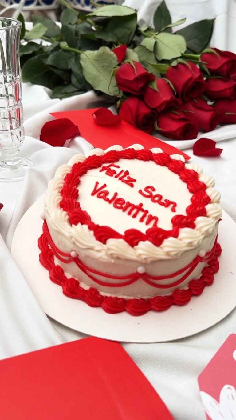 Instagram post from helenpastelerias. This post is in position 8.