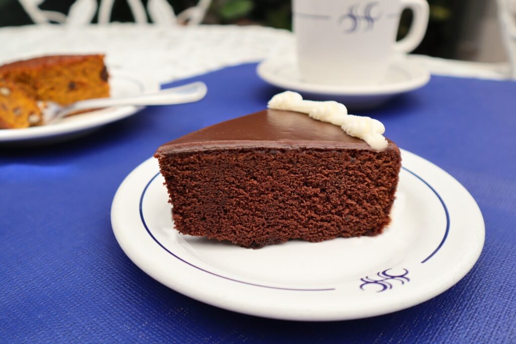 Instagram post from helenpastelerias. This post is in position 3.