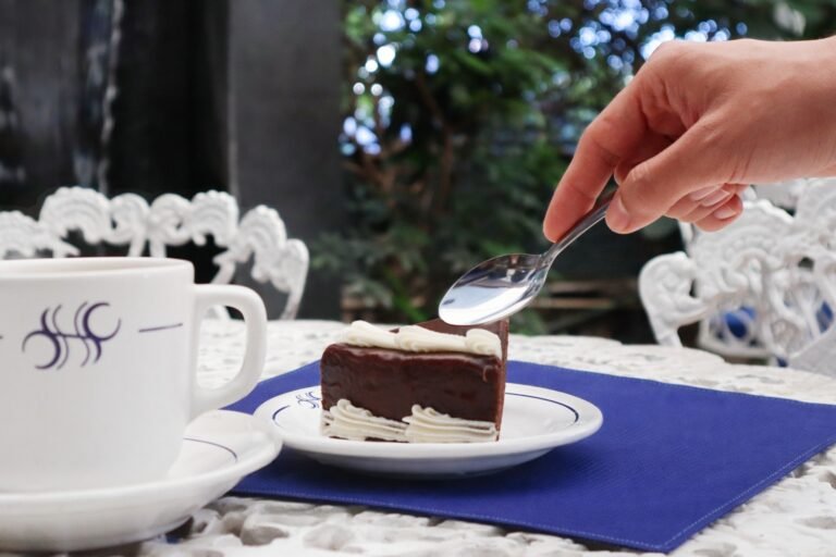 Instagram post from helenpastelerias. This post is in position 10.